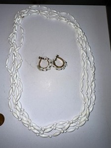 lot 10J image: Vintage White Beaded Necklace and Floral Screw-Back Clip Earrings Set