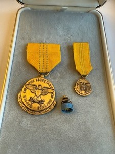 lot 13J image: Office of the Secretary of Defense Medal Set with Case