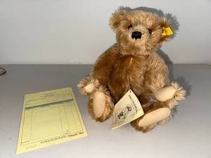 lot 15O image: Steiff Mr. Cinnamon Bear