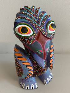 lot 25N image: Handcrafted Mexican Alebrije Sculpture - Vibrant Colors
