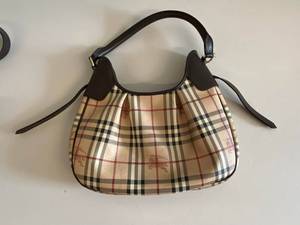 Burberry Shoulder Bag - Iconic Check Pattern Made in Italy