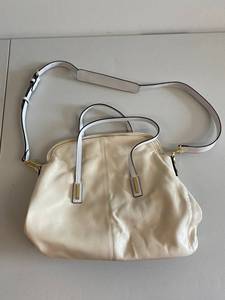 lot 39N image: Elizabeth James Cream Leather Handbag