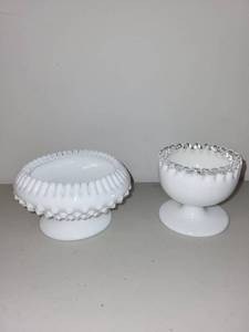 lot 27 image: Set of 2 Milk Glass Pedestal Candy Dishes with Ruffled Edges