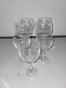 lot 33 image: Set of 6 Clear Glass Wine Goblets