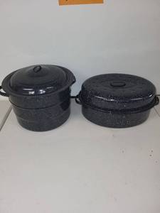 lot 63 image: Granite Ware Enamel Stock Pot and Roasting Pan Set