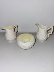 lot 72 image: Belleek Ireland Cream and Sugar Set with Creamer and Open Sugar Bowl