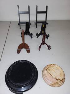 lot 92 image: Assorted Display Stands and Plate Holders with Decorative Bases