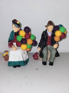 lot 93 image: Royal Doulton The Old Balloon Seller and Old Balloon Man Figurines