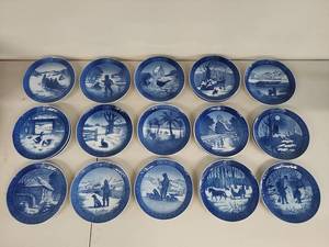 lot 11 image: Royal Copenhagen Christmas Plates Set