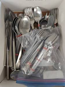 lot 16 image: Lot including Oneida Stainless Flatware Collection - 100Pieces