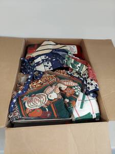 lot 20 image: Holiday Decor Assortment Box Lot