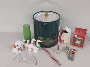 lot 107 image: Holiday Decor & Collectibles Lot