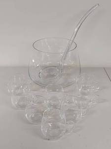 lot 108 image: Elegant Glass Punch Bowl Set
