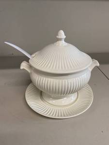 lot 122 image: Elegant White Ceramic Soup Tureen Set with Ladle