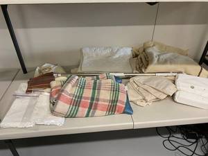 lot 136 image: Assorted Linens and Textiles Lot - Mixed Home Fabrics