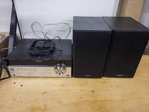 lot 5L image: Sony Compact Disc Receiver HCD-SBT100 with SS-SBT100 Speaker System