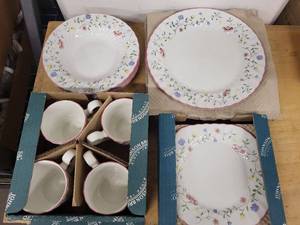 lot 8L image: Johnson Brothers Summer Chintz Dinnerware Set - Plates, Bowls, and Cups