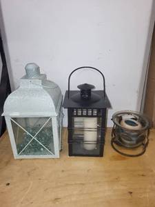 lot 18L image: Set of 3 Decorative Lanterns with Candles