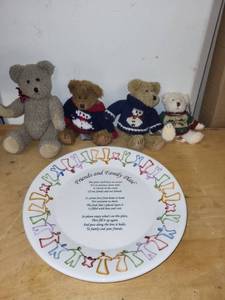 lot 20L image: Friends and Family Plate with Set of 4 Collectible Teddy Bears