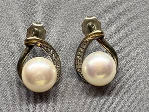 lot 10B image: Sterling Silver Pearl Earrings