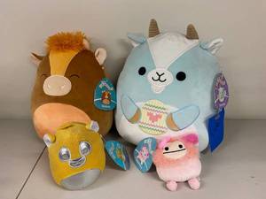 lot 20B image: Squishmallows Plush Toy Bundle Quinick & Domingo Collection