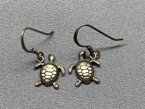 lot 29B image: Sterling Silver Turtle Earrings