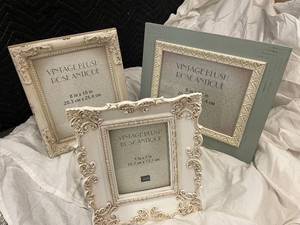 lot 7 image: Set of 3 Vintage Blush Rose Antique Picture Frames