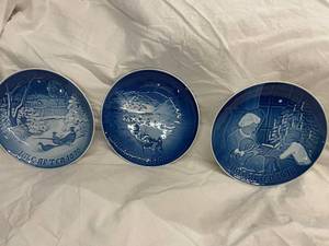lot 23 image: Set of 3 Bing & Grndahl Copenhagen Porcelain Christmas Plates 1970, 1972, 1978