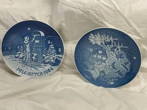 lot 26 image: Set of 2 B&G Copenhagen Porcelain Christmas Plates 1981 and 1984