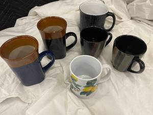 lot 54 image: Mixed Set of 6 Coffee Mugs - Royal Norfolk and Sango Avanti