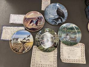 lot 57 image: Collection of 6 Limited Edition Wildlife Porcelain Plates with Certificates