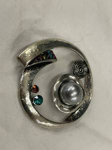 lot 91 image: Vintage Silver-Tone Brooch with Faux Pearl and Gem Accents