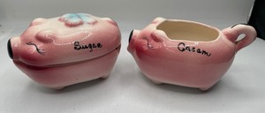 lot 23 image: DeForest California Pink Pig Sugar and Creamer Set Vintage Kitsch Kitchen