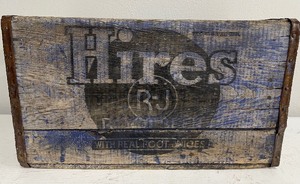 lot 31 image: Vintage Hires Rootbeer Crate Mankato, Minn Blue Crate