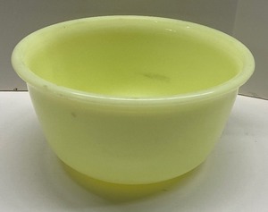 lot 43 image: Hamilton Beach Vintage Kitchen Bowl Custard Glass Bowl