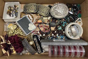 lot 45 image: Lot of Vintage Jewelry and Barrettes