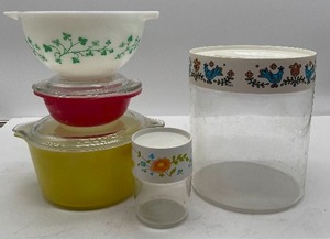 lot 62 image: Vintage Pyrex Kitchen Lot