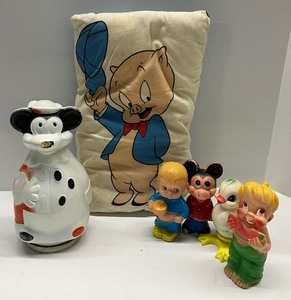 lot 81 image: Nabisco Puppets Wheat Puffs Cereal 1966 Disneys Mickey Mouse Bank and Vintage Toys