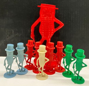 lot 126 image: Mr. Peanut Planters Peanuts Salt and Pepper Shaker Lot 1950s