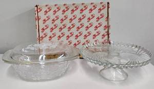 lot 158 image: Princess House Vintage 3 quart Pointsetta Fantasia Casserole and glass cake plate