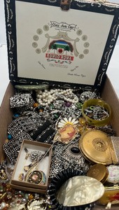 lot 117 image: Vintage Jewelry, Compacts, Stick Pins, Shoe Clips and Tobacco Box Purse