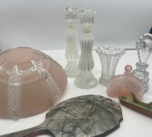 lot 154 image: Vintage Glass Art Deco Hanging Light and Various Vintage Vanity Items