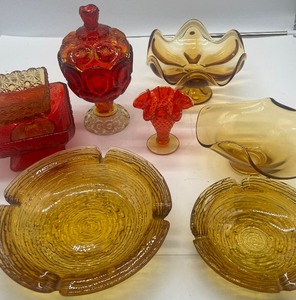 lot 153 image: Lot of Fenton Viking LE Smith Anchor Hocking Amber and Amberina Soreno glass ashtray LE Smith Glass Moon and Stars