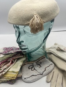 lot 156 image: Vintage Womens Wool Felt Beret, Beaded PurseClutch by Jacqueline Mode circa 1920s