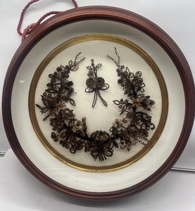 lot 159 image: ANTIQUE LARGE 20 VICTORIAN HAIR IN WOOD SHADOW BOX MOURNING REMEMBRANCE ART