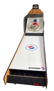 lot 13 image: Vintage Sportcraft Skeeball Machine