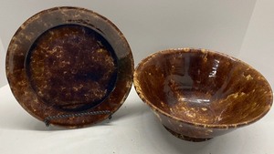 lot 48 image: Antique Yellow Ware Bowl and Pie Plate