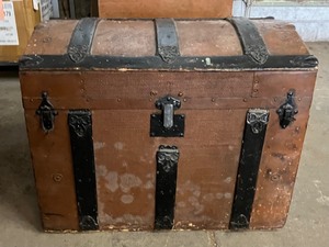 lot 66 image: Antique Steamer Trunk