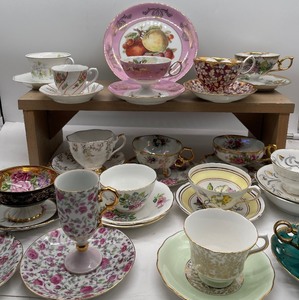 lot 115 image: Vintage Porcelain Teacups and Saucers Lot - Collectors OR Repurposers