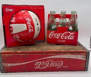 lot 139 image: Coca Cola Collectibles Lot Crate, Bottles
